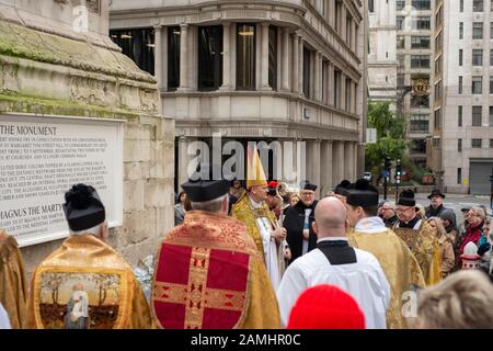 London, Großbritannien. Januar 2020. Menschen und Beamte versammeln sich für die Tributeabnahmefeier für die Opfer des Angriffs auf die London Bridge 2019. Stockfoto