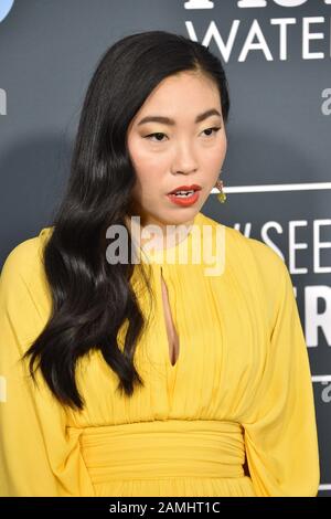 Santa Monica, USA. Januar 2020. Awkwafina bei der Ankunft der 25th Annual Critics' Choice Awards, Barker Hangar, Santa Monica, USA 12. Januar 2020. Credit: Everett Collection Inc/Alamy Live News Stockfoto