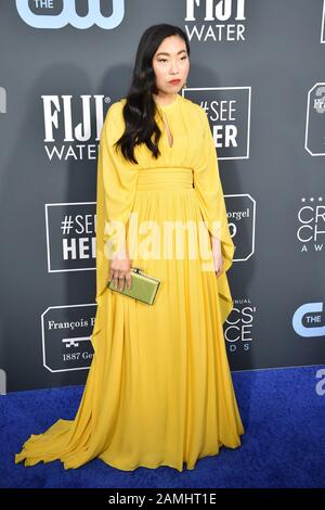 Santa Monica, USA. Januar 2020. Awkwafina bei der Ankunft der 25th Annual Critics' Choice Awards, Barker Hangar, Santa Monica, USA 12. Januar 2020. Credit: Everett Collection Inc/Alamy Live News Stockfoto