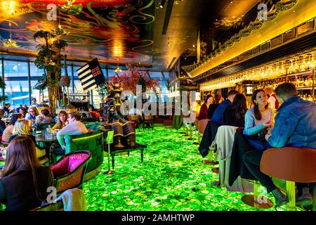 Opulente farbenfrohes Interieur der Ivy Asien Restaurant in St. Pauls, London, UK Stockfoto