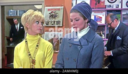 Cactus FLOWER 1969 Columbia Pictures Film mit Goldie Hawn auf der linken Seite und Ingrid Bergman Stockfoto