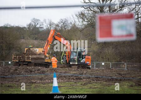 Harefield, Großbritannien. Januar 2020. Grabanlagen, die von HS2-Bauingenieuren in der Nähe der Harvil Road verwendet werden. 108 alte Waldgebiete sollen durch die Schnellbahnverbindung zerstört werden und weitere Zerstörung von Bäumen für HS2 im Gebiet der Harvil Road wird als unmittelbar vermutet. Credit: Mark Kerrison/Alamy Live News Stockfoto