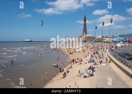 Blackpool Beach vom Central Pier, Blackpool, Lancashire, England, Großbritannien Stockfoto