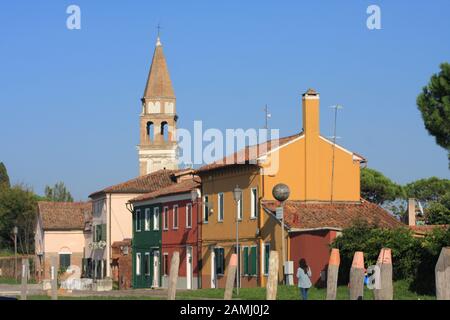 Der Glockenturm der Chiesa di San Michele Arcangelo di Mazzorbo Stockfoto