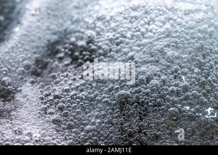 Kochender Schaum in einem Topf auf einem Elektroherd Stockfoto