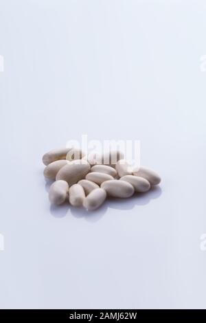Pile Lima Bean isoliert auf weißem Hintergrund. Stockfoto
