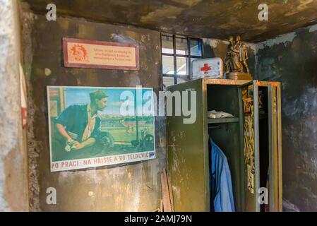 Werkzeuge in einer sehr altmodischen Werkstatt in der sowjetischen Ära Tschebokolvakia Stockfoto