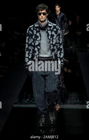 Mailand, Italien. Januar 2020. Giorgio ARMANI Herbst/Winter 2020/2021 Start- Und Landebahn während der Mailänder Fashion Week Men'Äôs Januar 2020 - Mailand, Italien 13.01.2020 weltweite Nutzung Credit: Dpa/Alamy Live News Stockfoto