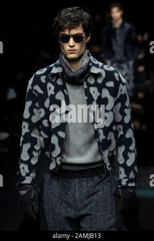 Mailand, Italien. Januar 2020. Giorgio ARMANI Herbst/Winter 2020/2021 Start- Und Landebahn während der Mailänder Fashion Week Men'Äôs Januar 2020 - Mailand, Italien 13.01.2020 weltweite Nutzung Credit: Dpa/Alamy Live News Stockfoto
