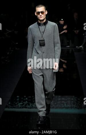 Mailand, Italien. Januar 2020. Giorgio ARMANI Herbst/Winter 2020/2021 Start- Und Landebahn während der Mailänder Fashion Week Men'Äôs Januar 2020 - Mailand, Italien 13.01.2020 weltweite Nutzung Credit: Dpa/Alamy Live News Stockfoto