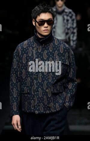 Mailand, Italien. Januar 2020. Giorgio ARMANI Herbst/Winter 2020/2021 Start- Und Landebahn während der Mailänder Fashion Week Men'Äôs Januar 2020 - Mailand, Italien 13.01.2020 Credit: Dpa/Alamy Live News Stockfoto