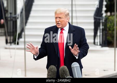 Washington DC, USA. Januar 2020. 13. Januar 2020 - Washington, DC, Vereinigte Staaten: Präsident Donald Trump spricht mit der Presse, während er das Weiße Haus verlässt. (Foto von Michael Brochstein/Sipa USA) Credit: SIPA USA/Alamy Live News Stockfoto