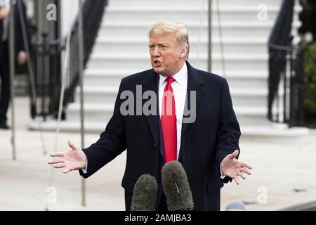 Washington, DC, USA. Januar 2020. 13. Januar 2020 - Washington, DC, Vereinigte Staaten: Präsident DONALD TRUMP spricht mit der Presse, während er das Weiße Haus verlässt. Kredit: Michael Brochstein/ZUMA Wire/Alamy Live News Stockfoto