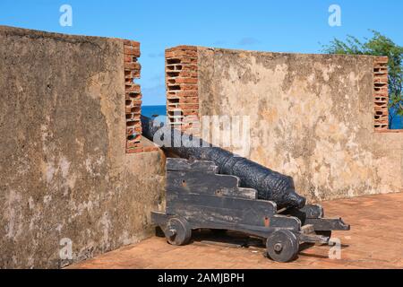 16. Tausendfütterkanone in Fort San Felipe in Puerto Plata Diminican Republic. Stockfoto