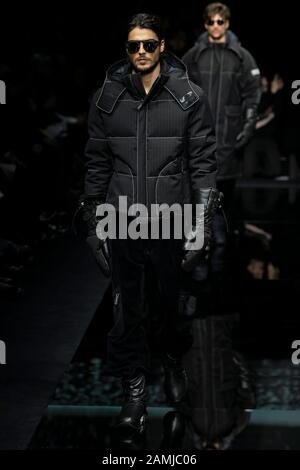 Mailand, Italien. Januar 2020. Giorgio ARMANI Herbst/Winter 2020/2021 Start- Und Landebahn während der Mailänder Fashion Week Men'Äôs Januar 2020 - Mailand, Italien 13.01.2020 weltweite Nutzung Credit: Dpa/Alamy Live News Stockfoto