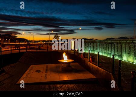 Malvinas (Falklands) war National Historical Monument Memorial at Sunrise, Plaza Islas Malvinas in Ushuaia, Tierra del Fuego, Argentinien Stockfoto