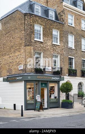 Belgravia Food Fayre Convenience Store auf der Eaton-Terrasse und Chester Row. Belgravia, London, England Stockfoto