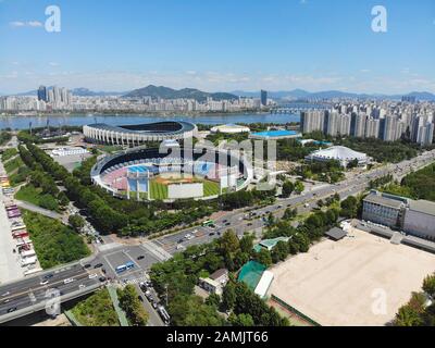 Luftbild Seoul Olympic Park, Südkorea. Die Stadien werden für die Olympischen Sommerspiele 1988 und die 10. Asienspiele 1986 gebaut. Seoul, Südkorea, 22. August 2019 Stockfoto