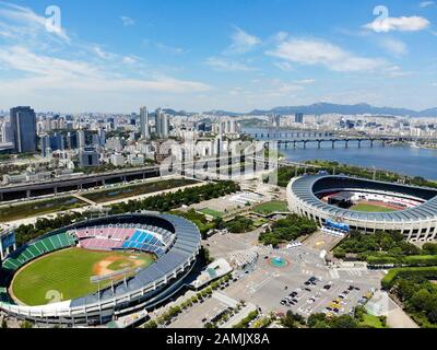 Luftbild Seoul Olympic Park, Südkorea. Die Stadien werden für die Olympischen Sommerspiele 1988 und die 10. Asienspiele 1986 gebaut. Seoul, Südkorea, 22. August 2019 Stockfoto