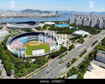Luftbild Seoul Olympic Park, Südkorea. Die Stadien werden für die Olympischen Sommerspiele 1988 und die 10. Asienspiele 1986 gebaut. Seoul, Südkorea, 22. August 2019 Stockfoto
