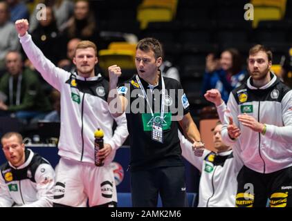 Trondheim, Norwegen. Januar 2020. Handball: Europameisterschaft, Lettland - Deutschland, Vorrunde, Gruppe C, 3. Spieltag. Bundestrainer Christian Prokop jubst. Kredit: Robert Michael / dpa-Zentralbild / dpa / Alamy Live News Stockfoto