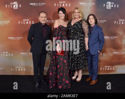 Los Angeles, USA. Januar 2020. (L-R) Jon Jon Briones, Isa Briones, Megan Briones und Teo Briones bei der Star TREK PICARD Premiere von CBS All Access, die am Montag, 13. Januar 2020, im ArcLight Cinerama Dome in Hollywood, CA stattfand. (Foto Von Sthanlee B. Mirador/Sipa USA) Kredit: SIPA USA/Alamy Live News Stockfoto