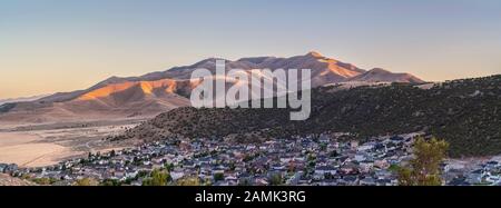 Luftpanorama von Utah Valley bei Sonnenaufgang Stockfoto