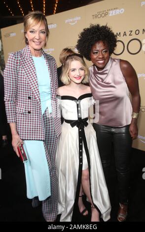 13. Januar 2020 - Los Angeles, Kalifornien - Allison Janney, Mckenna Grace, Viola Davis. Die Premiere Von Amazon Studios 'Troop Zero' fand in den Pazifiktheatern in The Grove statt. (Kreditbild: © Fs/AdMedia über ZUMA Wire) Stockfoto