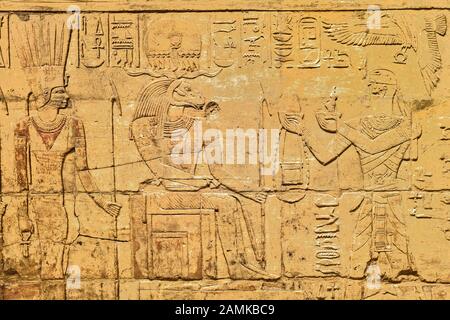 Westwand des Schreins zum altägyptischen König Taharqa im Ashmolean Museum an der Universität von Oxford, England. Stockfoto