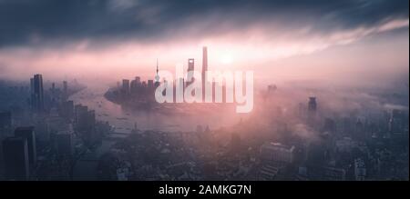 Panoramablick auf die Skyline von Shanghai am Morgen Stockfoto