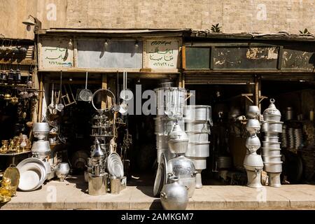 Basar und Straße des alten Kairos, islamisches Gebiet, Ägypten, Nordafrika, Afrika Stockfoto