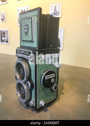 CERCUEIL ROLLEIFLEIX A L'EXPO MALICK SIDIBE A LA FONDATION CARTIER Stockfoto