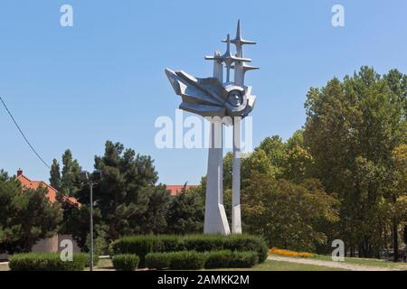 Sewastopol, Krim, Russland - 26. Juli 2019: Denkmal für die Raumgeber an der Kreuzung der Gagarin-Allee mit der Repin-Straße in der Stadt Stockfoto