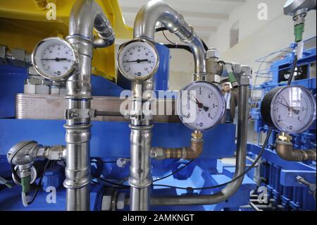 Detailansicht einer der neuen Kaplan-Turbinen im Wasserkraftwerk 2 der Münchner Stadtwerke auf Höhe von Flauchersteg. [Automatisierte Übersetzung] Stockfoto