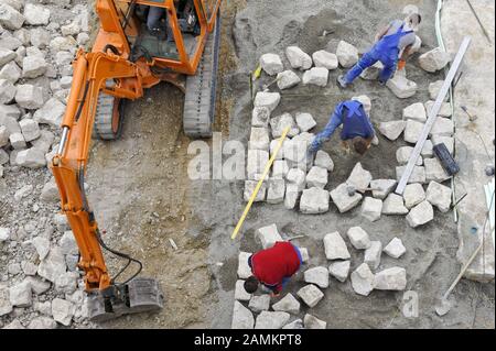 Renaturierungsarbeiten an der Isar im Bereich der Münchner Reichenbachbrücke. [Automatisierte Übersetzung] Stockfoto