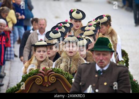 Teilnehmer der 156. Leonhardi-Fahrt in Bad Tölz. [Automatisierte Übersetzung] Stockfoto