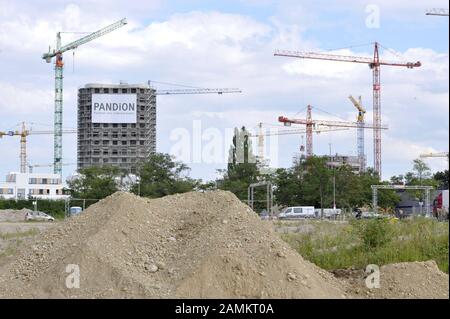 Das Gebäude "Pandion" auf dem Neubaugebiet "Südseite" zwischen Bayerbrunnerstraße/Hofmanstraße und Siemens-Allee. [Automatisierte Übersetzung] Stockfoto