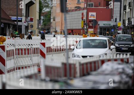 Umfangreiche Bauarbeiten in der Bäckerstraße und am Pasinger Bahnhof anlässlich der Umgestaltung der Pasinger Innenstadt. [Automatisierte Übersetzung] Stockfoto