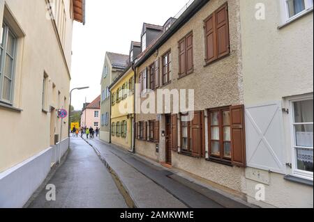 Alte, kleine Häuser in der Franz-Püller-Straße / Am Herrgottseck in der untereren Au in München. [Automatisierte Übersetzung] Stockfoto