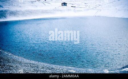 Stausee am oberen Sudelfeld für künstliche Schneematsche im Skigebiet Sudelfeld bei Bayerischzell. [Automatisierte Übersetzung] Stockfoto