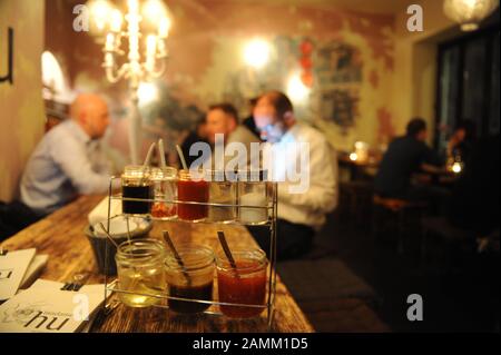 Das vietnamesisch-chinesische Restaurant 'Madame Hu' in der Gollierstraße 20 im Westend serviert 'Asien-Street-Küche'. [Automatisierte Übersetzung] Stockfoto