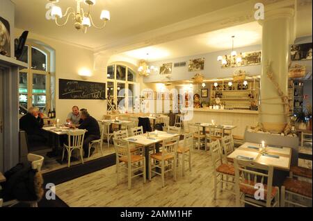 Griechisches Restaurant "Afros" in der Braystraße 22 in Bogenhausen. [Automatisierte Übersetzung] Stockfoto