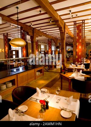 Das Schlosshotel Elmau in Klais ist im Juni 2015 Austragungsort des G7-Gipfels, hier das Restaurant im Altbau des Hotels. [Automatisierte Übersetzung] Stockfoto