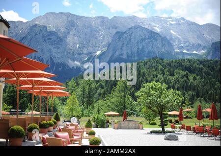 Das Schlosshotel Elmau in Klais ist im Juni 2015 Austragungsort des G7-Gipfels, hier die Terrasse des Hotels. [Automatisierte Übersetzung] Stockfoto