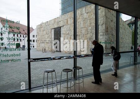 16. Europäischer Tag der jüdischen Kultur: Das Bild zeigt den Blick aus dem Jüdischen Museum der Ohel-Jakob-Synagoge am Münchner St.-Jakobs-Platz [automatisierte Übersetzung] Stockfoto