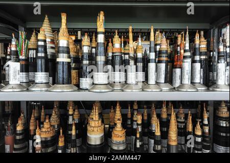 Showstücke im Siemens-Depot am Otto-Hahn-Ring in Neuperlach: Im Bild verschiedene Kabeldurchmesser. [Automatisierte Übersetzung] Stockfoto