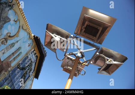 Heizstrahler im Biergarten des Hackerelt an der Wiesn. [Automatisierte Übersetzung] Stockfoto