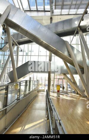 Das Foyer des neuen Gebäudes der Akademie der Bildenden Künste in München. [Automatisierte Übersetzung] Stockfoto