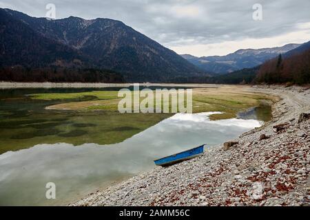 Sylvenstein-Reservoir Sylvenstein Reservoir, Niedrigwasser, Lenggries Falls, 17.11.2015, [automatisierte Übersetzung] Stockfoto