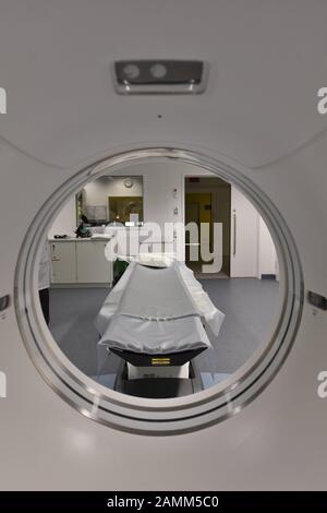 Computertomograph in der zentralen Notaufnahme der Helios-Klinik München-West in Pasing. [Automatisierte Übersetzung] Stockfoto